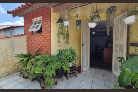 Casa à venda com 163m², 3 quartos e 1 vaga Casa à venda com 163m², 3 quartos e 1 vagaVaranda