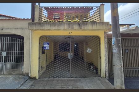 Casa à venda com 163m², 3 quartos e 1 vaga Casa à venda com 163m², 3 quartos e 1 vagaFachada