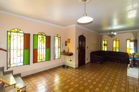 Casa de condomínio à venda com 225m², 4 quartos e 4 vagasSala