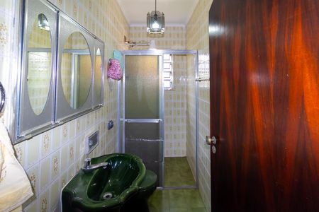 Casa de condomínio à venda com 225m², 4 quartos e 4 vagasBanheiro 2