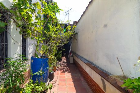 Casa de condomínio à venda com 225m², 4 quartos e 4 vagasCorredor Externo