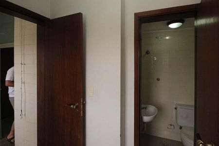 Apartamento à venda com 138m², 3 quartos e 3 vagas Apartamento à venda com 138m², 3 quartos e 3 vagasQuarto de Serviço