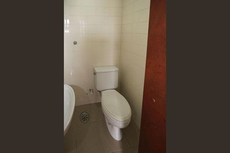 Apartamento à venda com 138m², 3 quartos e 3 vagas Apartamento à venda com 138m², 3 quartos e 3 vagasBanheiro de Serviço