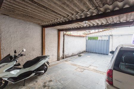 Casa à venda com 120m², 4 quartos e 2 vagas Casa à venda com 120m², 4 quartos e 2 vagasGaragem