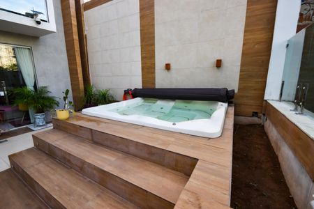 Casa para alugar com 350m², 4 quartos e 5 vagas Casa para alugar com 350m², 4 quartos e 5 vagasFrente Da Casa