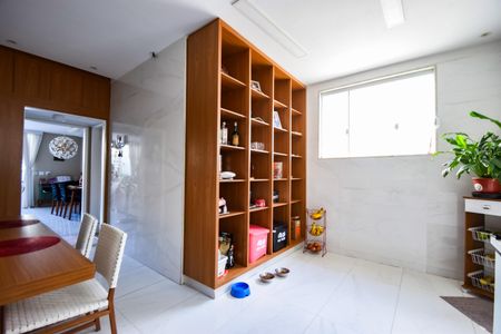 Casa para alugar com 350m², 4 quartos e 5 vagas Casa para alugar com 350m², 4 quartos e 5 vagasCozinha