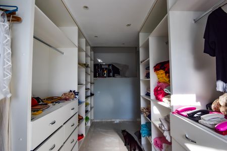 Casa para alugar com 350m², 4 quartos e 5 vagas Casa para alugar com 350m², 4 quartos e 5 vagasQuarto 2 - Suite