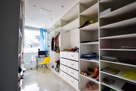 Casa para alugar com 350m², 4 quartos e 5 vagas Casa para alugar com 350m², 4 quartos e 5 vagasQuarto 2 - Suite