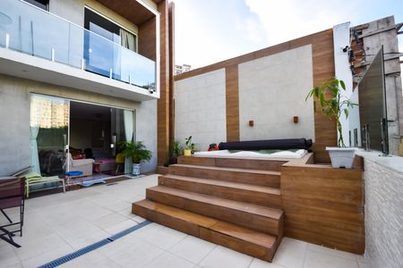 Casa para alugar com 350m², 4 quartos e 5 vagas Casa para alugar com 350m², 4 quartos e 5 vagasÁrea comum