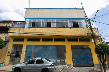 Casa à venda com 380m², 3 quartos e 6 vagas Casa à venda com 380m², 3 quartos e 6 vagasFachada