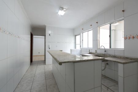 Casa à venda com 380m², 3 quartos e 6 vagas Casa à venda com 380m², 3 quartos e 6 vagasCozinha