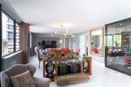 Apartamento à venda com 200m², 4 quartos e 4 vagas Apartamento à venda com 200m², 4 quartos e 4 vagasSala