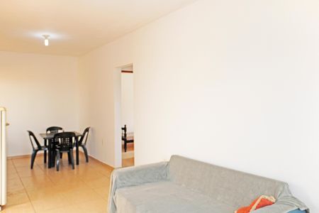 Casa para alugar com 50m², 2 quartos e 2 vagasSala