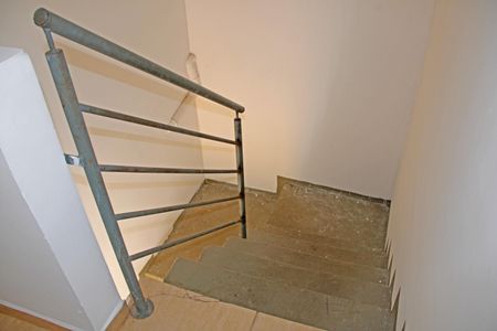 Casa para alugar com 50m², 2 quartos e 2 vagasEscada