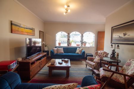 Casa para alugar com 200m², 3 quartos e 2 vagas Casa para alugar com 200m², 3 quartos e 2 vagasSala