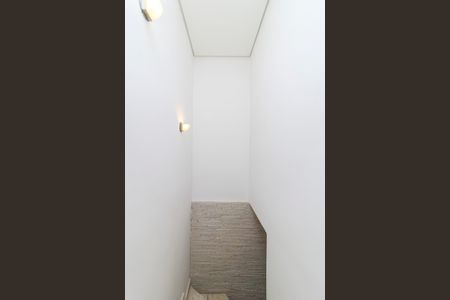 Casa à venda com 69m², 2 quartos e 1 vagaEscada