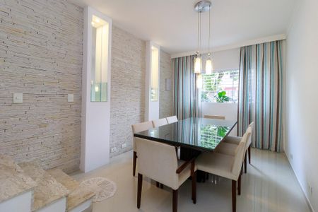 Casa à venda com 69m², 2 quartos e 1 vagaSala