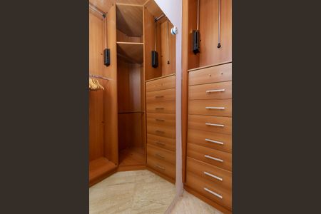 Casa à venda com 69m², 2 quartos e 1 vagaCloset