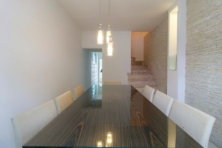 Casa à venda com 69m², 2 quartos e 1 vagaSala