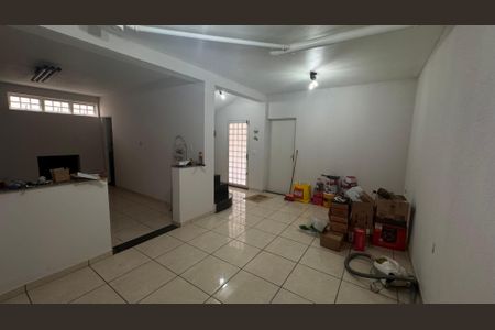 Casa à venda com 220m², 4 quartos e 3 vagasSala Térreo