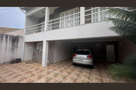 Casa à venda com 220m², 4 quartos e 3 vagasGaragem
