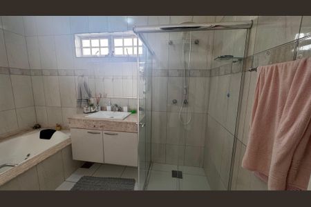 Casa à venda com 220m², 4 quartos e 3 vagasBanheiro da Suíte