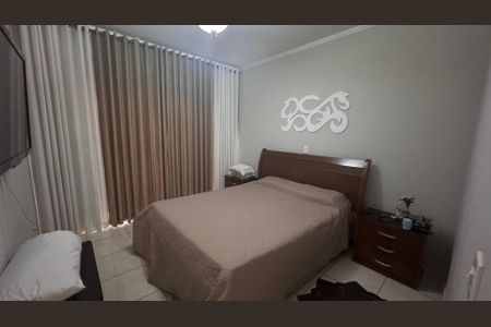 Casa à venda com 220m², 4 quartos e 3 vagasSuíte