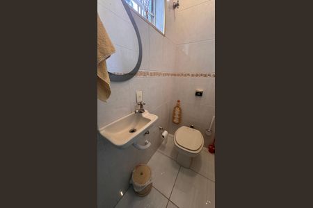 Casa à venda com 220m², 4 quartos e 3 vagasLavabo