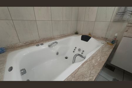 Casa à venda com 220m², 4 quartos e 3 vagasBanheiro da Suíte