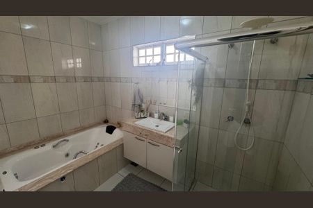 Casa à venda com 220m², 4 quartos e 3 vagasBanheiro da Suíte