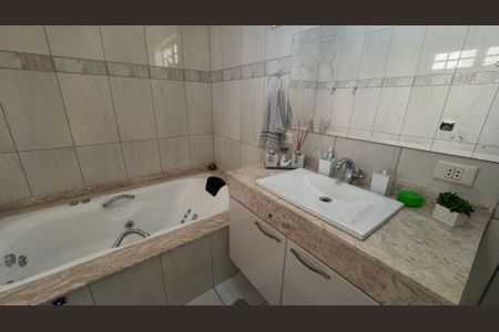 Casa à venda com 220m², 4 quartos e 3 vagasBanheiro da Suíte