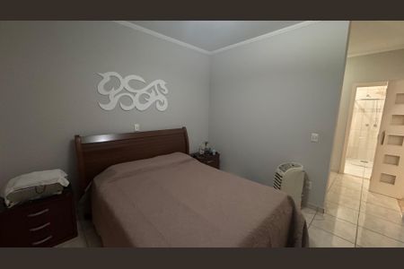 Casa à venda com 220m², 4 quartos e 3 vagasSuíte