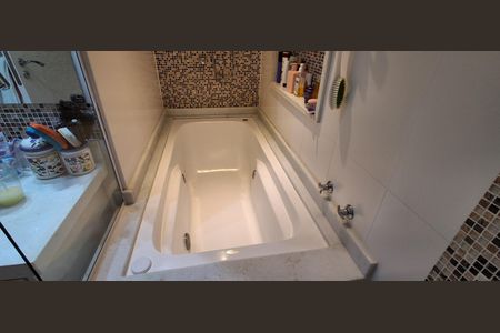 Apartamento à venda com 240m², 3 quartos e 3 vagasBanheiro Suíte 2