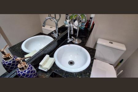 Apartamento à venda com 240m², 3 quartos e 3 vagasBanheiro cobertura