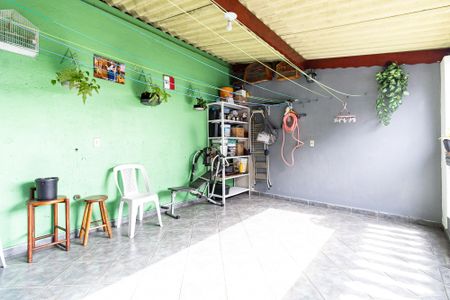 Casa à venda com 268m², 3 quartos e 2 vagas Casa à venda com 268m², 3 quartos e 2 vagasTerraço