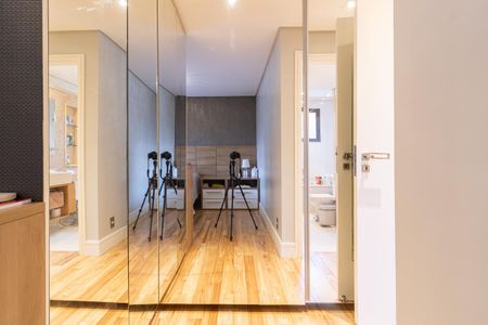 Apartamento à venda com 129m², 3 quartos e 2 vagasQuarto Suíte 1 (Armários)