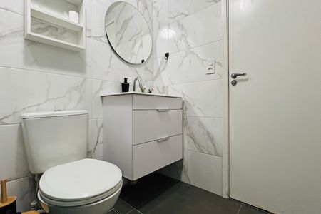 Apartamento à venda com 60m², 2 quartos e 1 vaga Apartamento à venda com 60m², 2 quartos e 1 vagaBanheiro