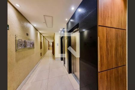 Apartamento à venda com 60m², 2 quartos e 1 vaga Apartamento à venda com 60m², 2 quartos e 1 vagaHall social