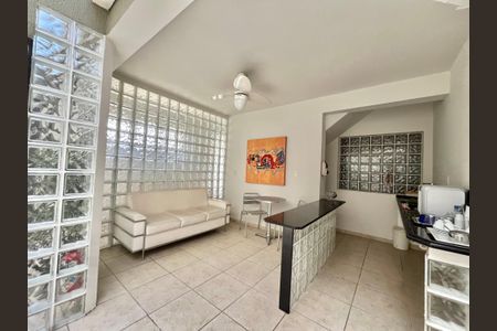 Casa para alugar com 280m², 4 quartos e 8 vagas Casa para alugar com 280m², 4 quartos e 8 vagasCozinha