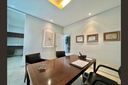 Casa para alugar com 280m², 4 quartos e 8 vagas Casa para alugar com 280m², 4 quartos e 8 vagasSuite 1