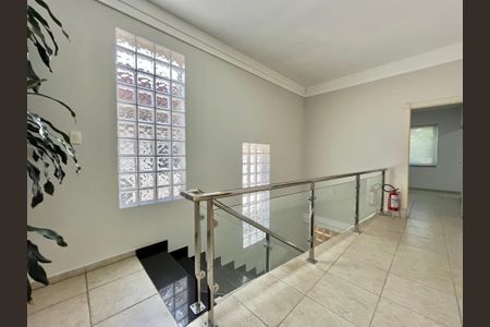 Casa para alugar com 280m², 4 quartos e 8 vagas Casa para alugar com 280m², 4 quartos e 8 vagasHall