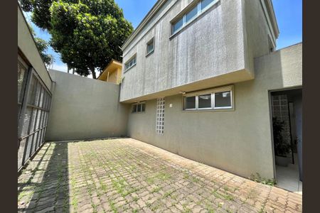 Casa para alugar com 280m², 4 quartos e 8 vagas Casa para alugar com 280m², 4 quartos e 8 vagasGaragem
