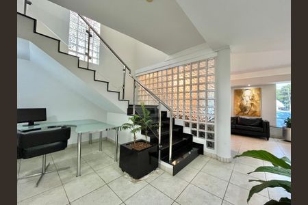 Casa para alugar com 280m², 4 quartos e 8 vagas Casa para alugar com 280m², 4 quartos e 8 vagasSala