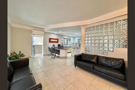 Casa para alugar com 280m², 4 quartos e 8 vagas Casa para alugar com 280m², 4 quartos e 8 vagasSala