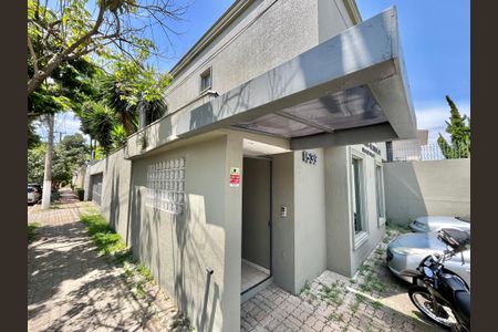 Casa para alugar com 280m², 4 quartos e 8 vagas Casa para alugar com 280m², 4 quartos e 8 vagasFachada