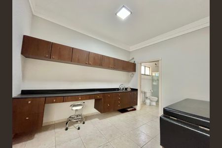 Casa para alugar com 280m², 4 quartos e 8 vagas Casa para alugar com 280m², 4 quartos e 8 vagasCloset da suíte 1