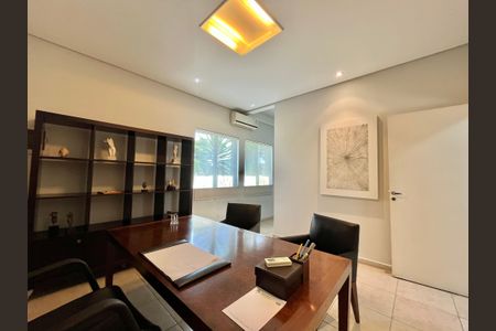 Casa para alugar com 280m², 4 quartos e 8 vagas Casa para alugar com 280m², 4 quartos e 8 vagasSuite 1