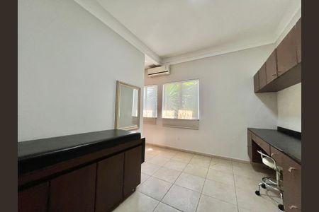 Casa para alugar com 280m², 4 quartos e 8 vagas Casa para alugar com 280m², 4 quartos e 8 vagasCloset da suíte 1