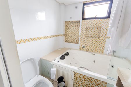 Apartamento à venda com 146m², 3 quartos e 4 vagas Apartamento à venda com 146m², 3 quartos e 4 vagasBanheiro da Suíte 2