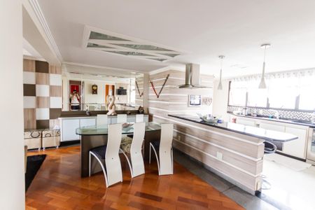 Apartamento à venda com 146m², 3 quartos e 4 vagas Apartamento à venda com 146m², 3 quartos e 4 vagasSala